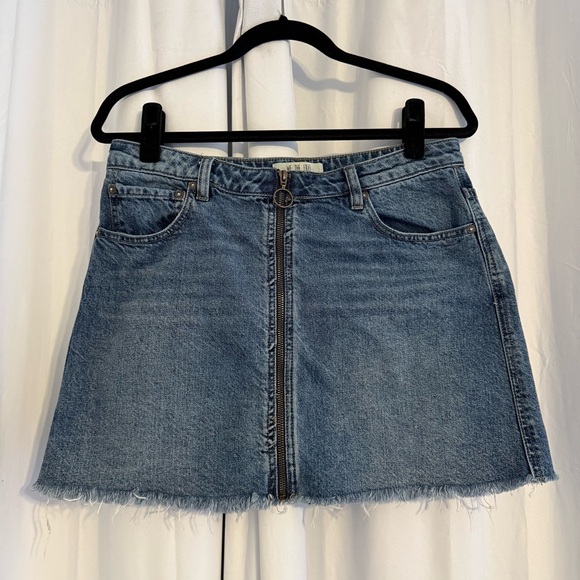 We The Free Dresses & Skirts - Free People We The Free Denim Mini Skirt Zip Front Raw Hem Women’s 30